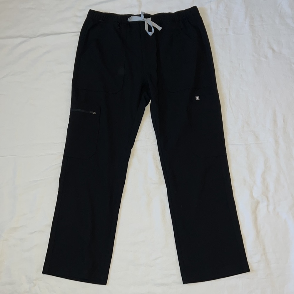 FIGS Mens Cairo Cargo Scrub Short Pants